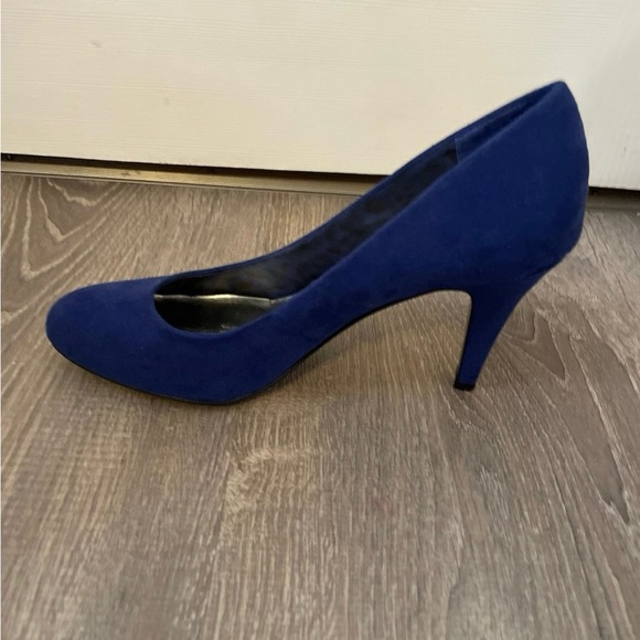 Style & Co Brand Blue Suede Heels, Size 8 - Picture 5 of 12